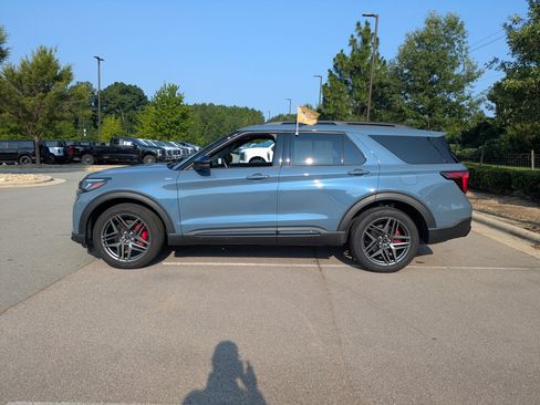 Certified 2025 Ford Explorer ST-Line w/ Premium Package AWD/4WD image 7