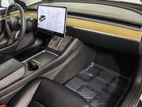 Used 2021 Tesla Model 3 Standard Range Plus image 42