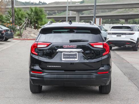 Used 2022 GMC Terrain SLE w/ Driver Convenience Package image 5