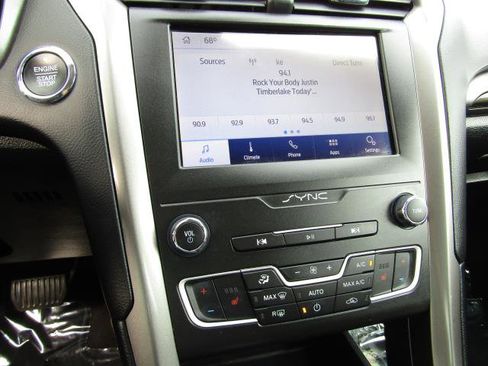 Used 2020 Ford Fusion SEL image 18