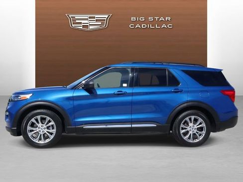 Used 2020 Ford Explorer XLT w/ Equipment Group 202A RWD image 3