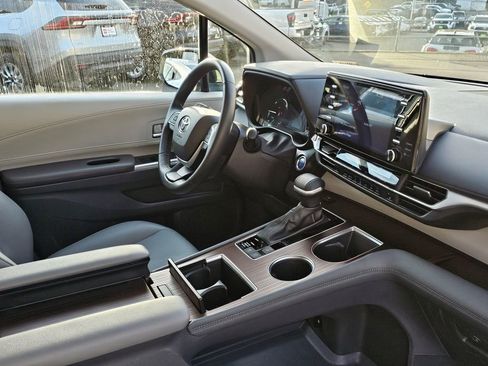Certified 2024 Toyota Sienna XLE image 10