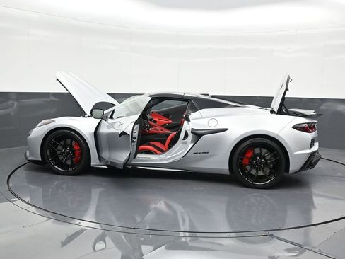Used 2026 Chevrolet Corvette Z06 w/ Stealth Interior Trim Package image 32