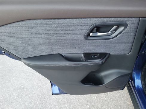 Certified 2022 Nissan Rogue SV image 11