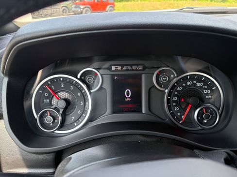 Certified 2025 RAM 2500 Big Horn AWD/4WD image 18