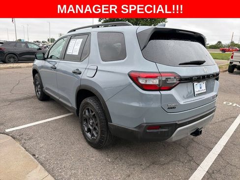 Used 2025 Honda Pilot TrailSport image 5