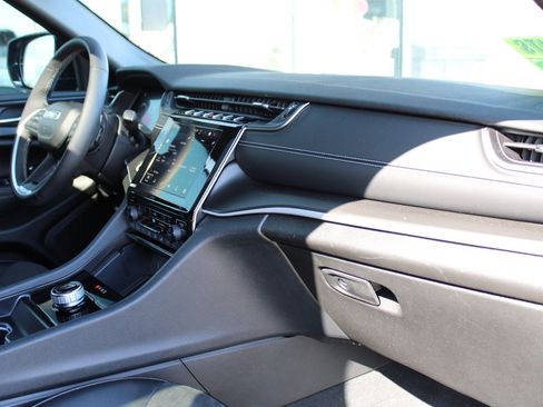 Certified 2024 Jeep Grand Cherokee Altitude image 27