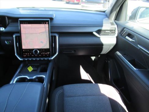 Used 2025 GMC Acadia Elevation image 13