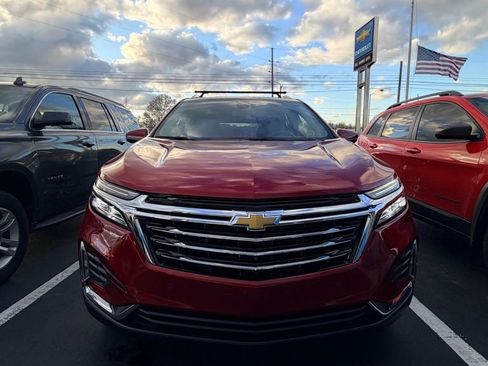 Used 2024 Chevrolet Equinox Premier image 2
