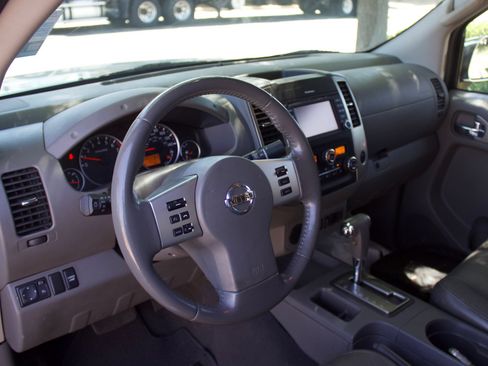 Used 2019 Nissan Frontier SL RWD image 16