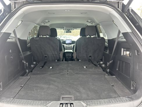 Used 2022 Ford Explorer XLT image 10