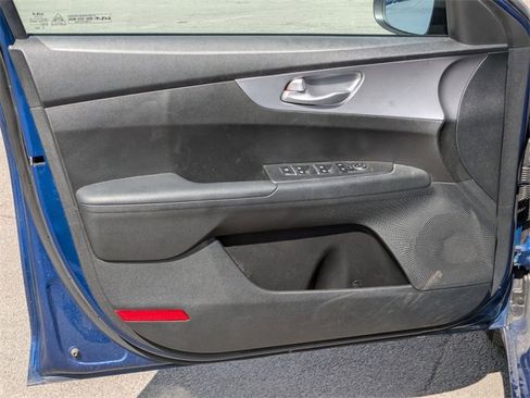 Used 2022 Kia Forte LXS image 5