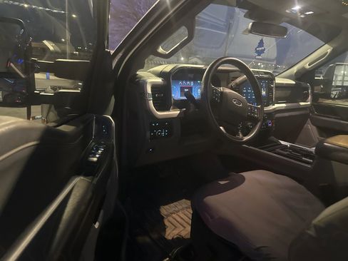 Used 2023 Ford F250 XLT w/ Black Appearance Package image 5