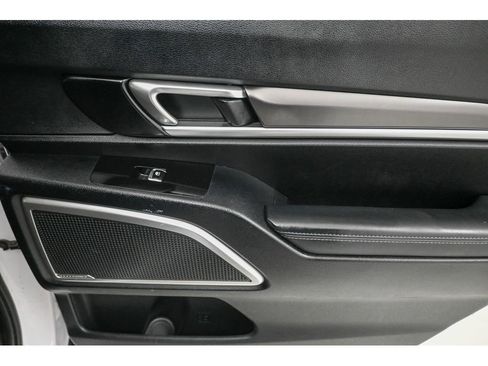 Used 2024 Kia Telluride S image 16