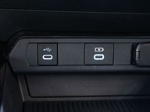 Used 2025 Toyota Prius LE image 25