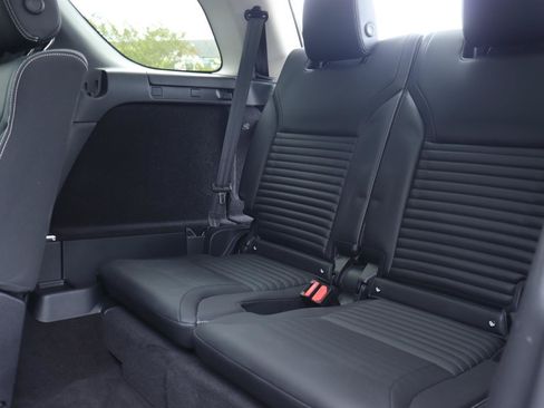 Used 2024 Land Rover Discovery S AWD/4WD image 14