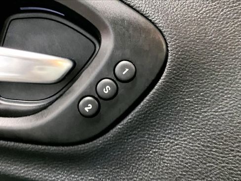 Used 2021 Jeep Cherokee High Altitude image 35