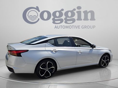 Used 2024 Nissan Altima 2.5 SR FWD image 5