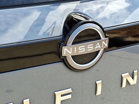 Used 2022 Nissan Pathfinder Platinum w/ Cargo Package image 31