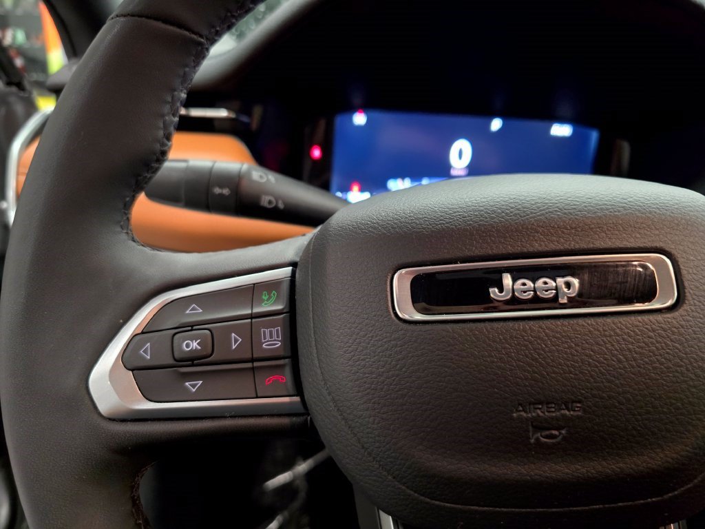 Used 2025 Jeep Compass Limited w/ Elite Group AWD/4WD image 18