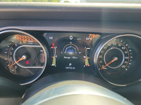 Used 2023 Jeep Gladiator Mojave w/ Cold Weather Group AWD/4WD image 25