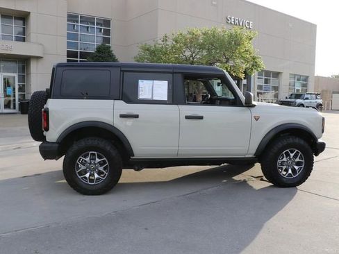 Used 2025 Ford Bronco Badlands AWD/4WD image 7