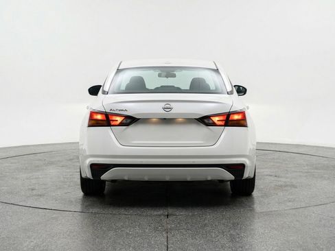 Used 2025 Nissan Altima 2.5 SV FWD image 6