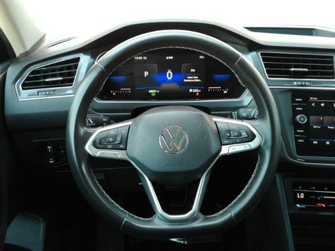 Used 2023 Volkswagen Tiguan SE w/ Panoramic Sunroof Package AWD/4WD image 30