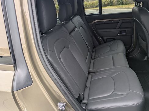 Used 2025 Land Rover Defender 110 X-Dynamic SE image 29