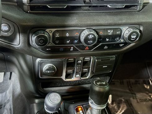 Used 2024 Jeep Wrangler Unlimited w/ Convenience Group image 7