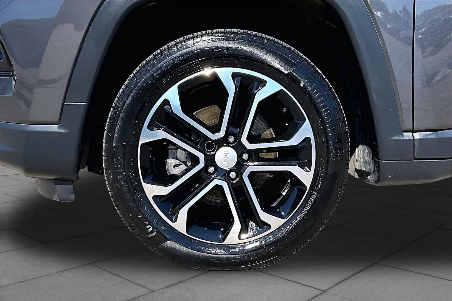 Used 2022 Jeep Compass Limited w/ Sun and Sound Group AWD/4WD image 11