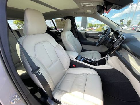 Used 2023 Volvo XC40 B5 Plus AWD/4WD image 31