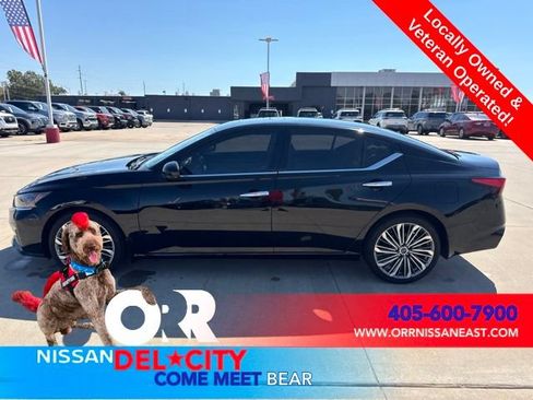 Used 2025 Nissan Altima 2.5 SL FWD image 2