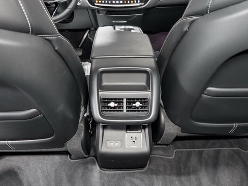 Used 2025 Cadillac Lyriq Luxury AWD/4WD image 20