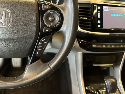 Used 2017 Honda Accord EX-L image 12