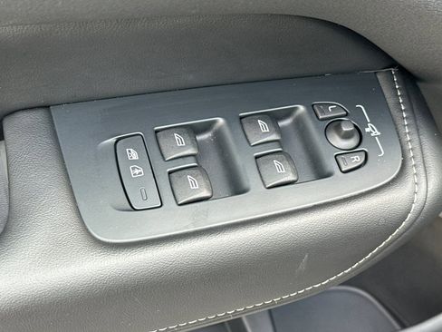 Certified 2024 Volvo XC60 T8 Ultimate w/ Protection Package Premier image 13