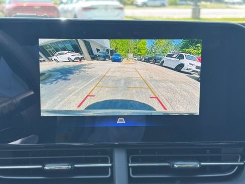 Used 2025 Chevrolet Trax LT image 24