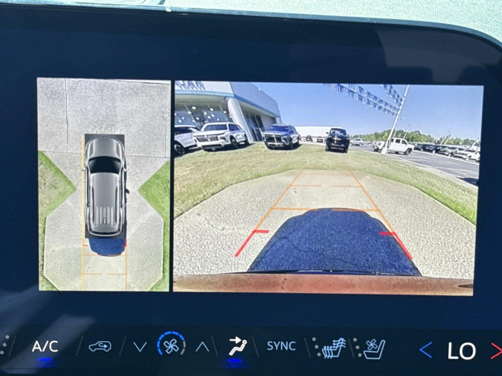 New 2027 Chevrolet Traverse RS w/ LPO, Floor Liner Package FWD image 17