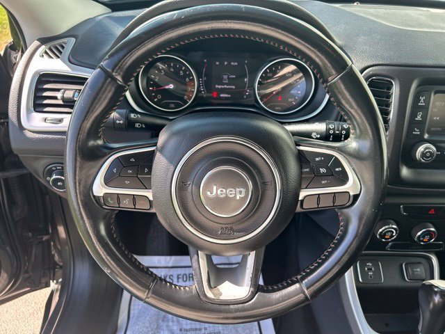 Used 2018 Jeep Compass Latitude FWD image 16