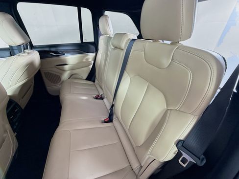 Used 2024 Jeep Grand Cherokee Limited image 29