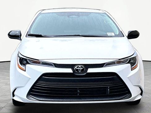 Used 2025 Toyota Corolla LE FWD image 4