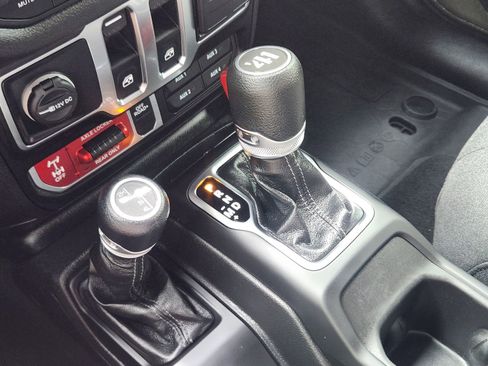 Used 2025 Jeep Wrangler Sport image 22