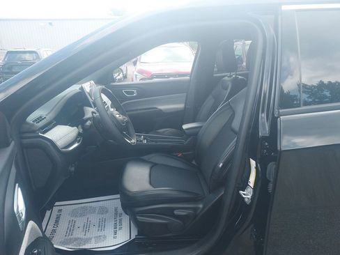 Used 2025 Jeep Compass Latitude AWD/4WD image 27