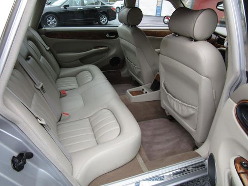 Used 2001 Jaguar XJ8 image 21