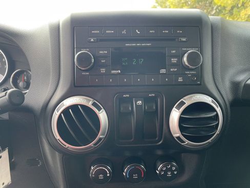 Used 2015 Jeep Wrangler Sport image 18