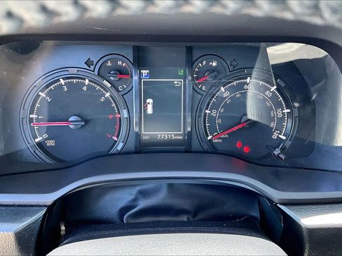 Used 2021 Toyota 4Runner SR5 AWD/4WD image 25