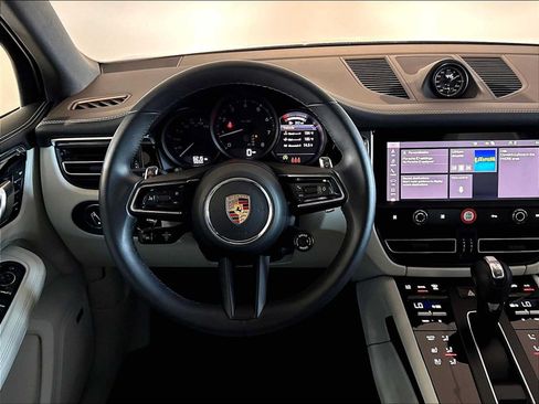 Used 2026 Porsche Macan AWD/4WD image 16