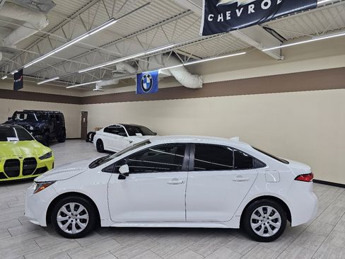 Used 2022 Toyota Corolla LE image 9