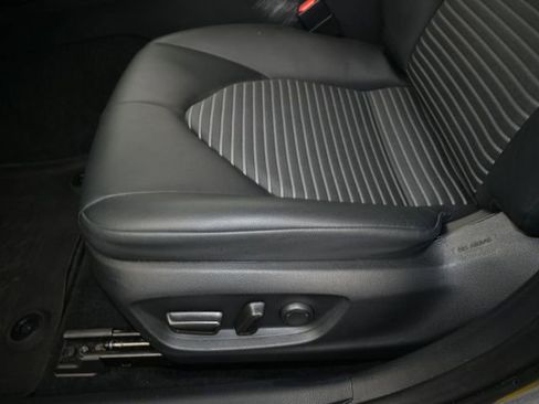 Used 2024 Toyota Camry SE image 12