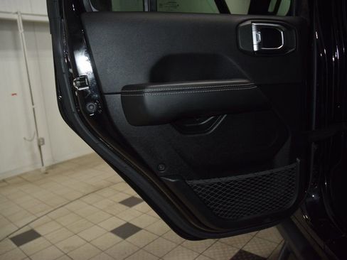 Used 2021 Jeep Wrangler Unlimited Sahara image 39